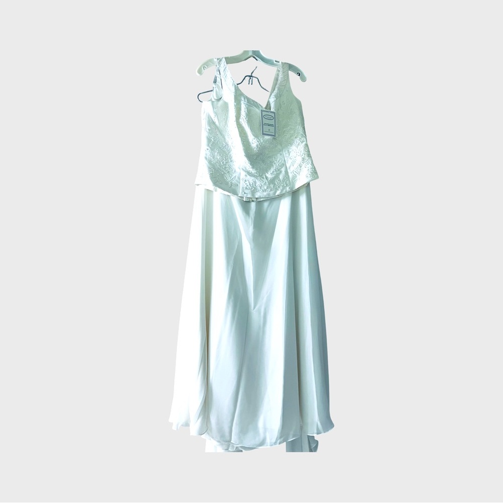 Elegant Alfred Angelo White Embroidered Wedding Dress, Size 16 , NWT